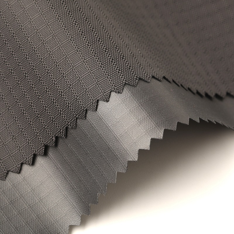 L'innovation technique rencontre le tissage classique : l'évolution du tissu Oxford