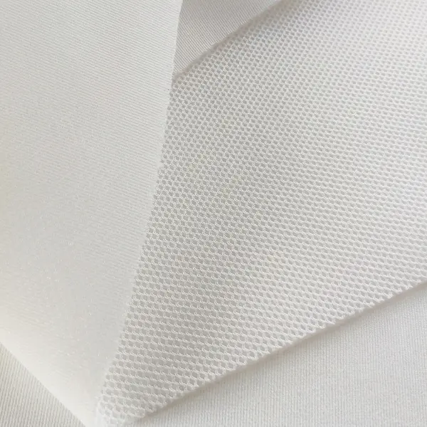 Qu'est-ce que le tissu maillé ? Pourquoi est-ce si important dans les vêtements de sport ?